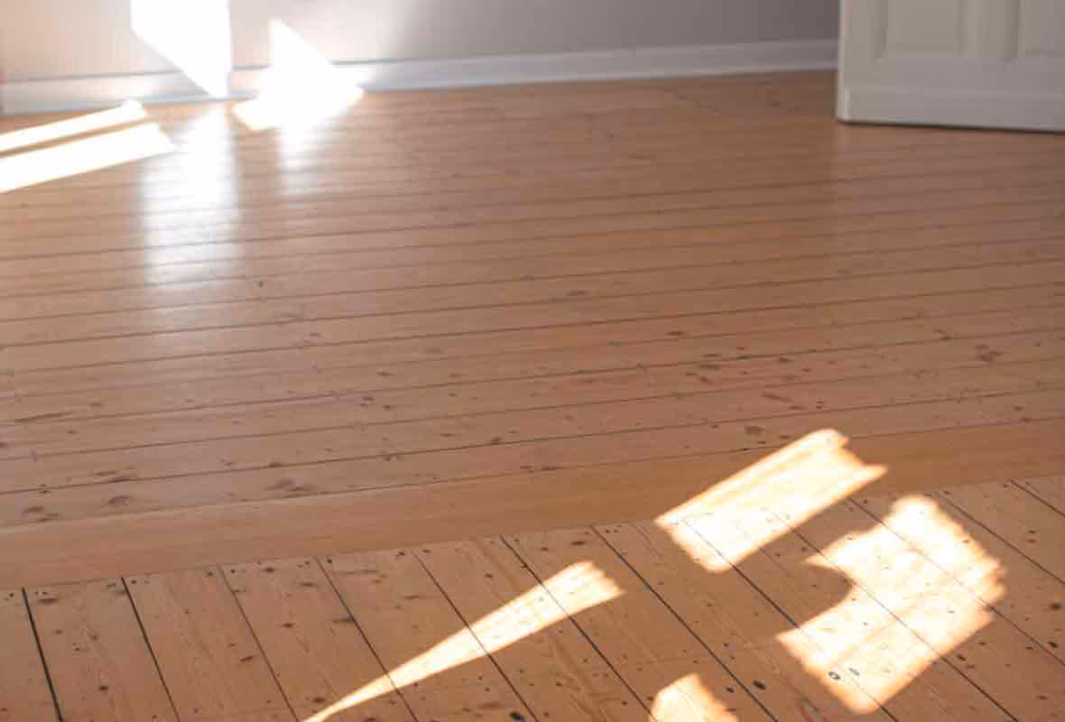 Parquet qui grince : 4 astuces pour le réparer 