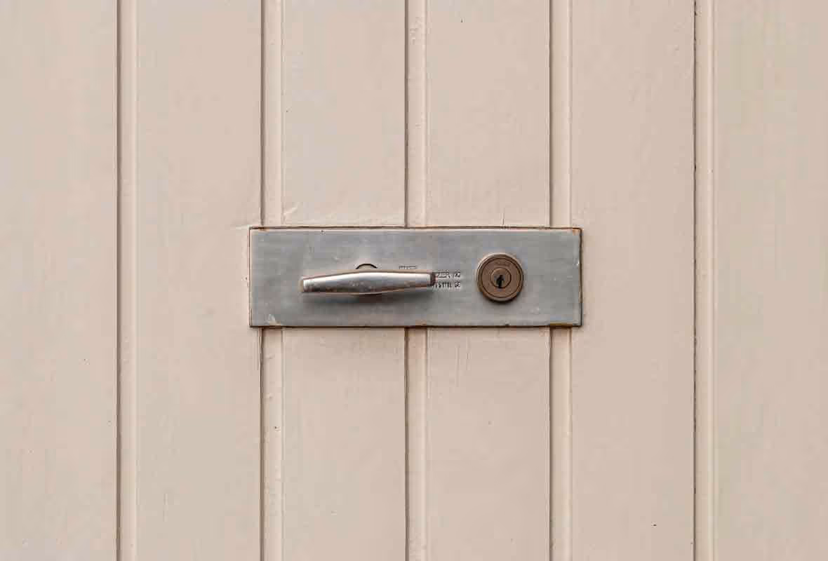 Comment sécuriser une porte de garage efficacement ?